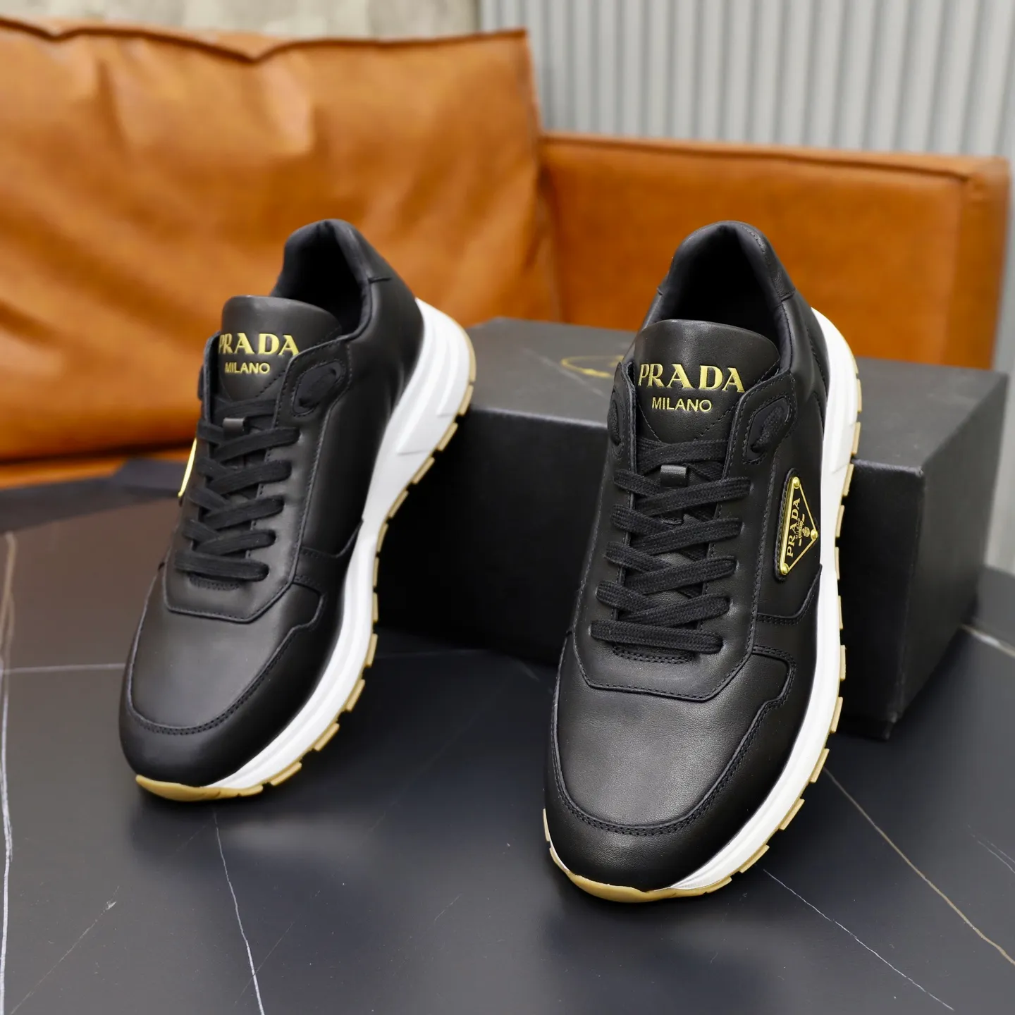 Factory price: 600💰Top original order Brand: PRADA (Prada) Standard code: Men's size 38/44 (45 can be customized) Grade: Same as the official website Material: Original cowhide stitching, cowhide lining, original combination two-color wear-resistant soft outsole Style category: casual sports version, young fashion, European and American trend, British style Color: actual picture color